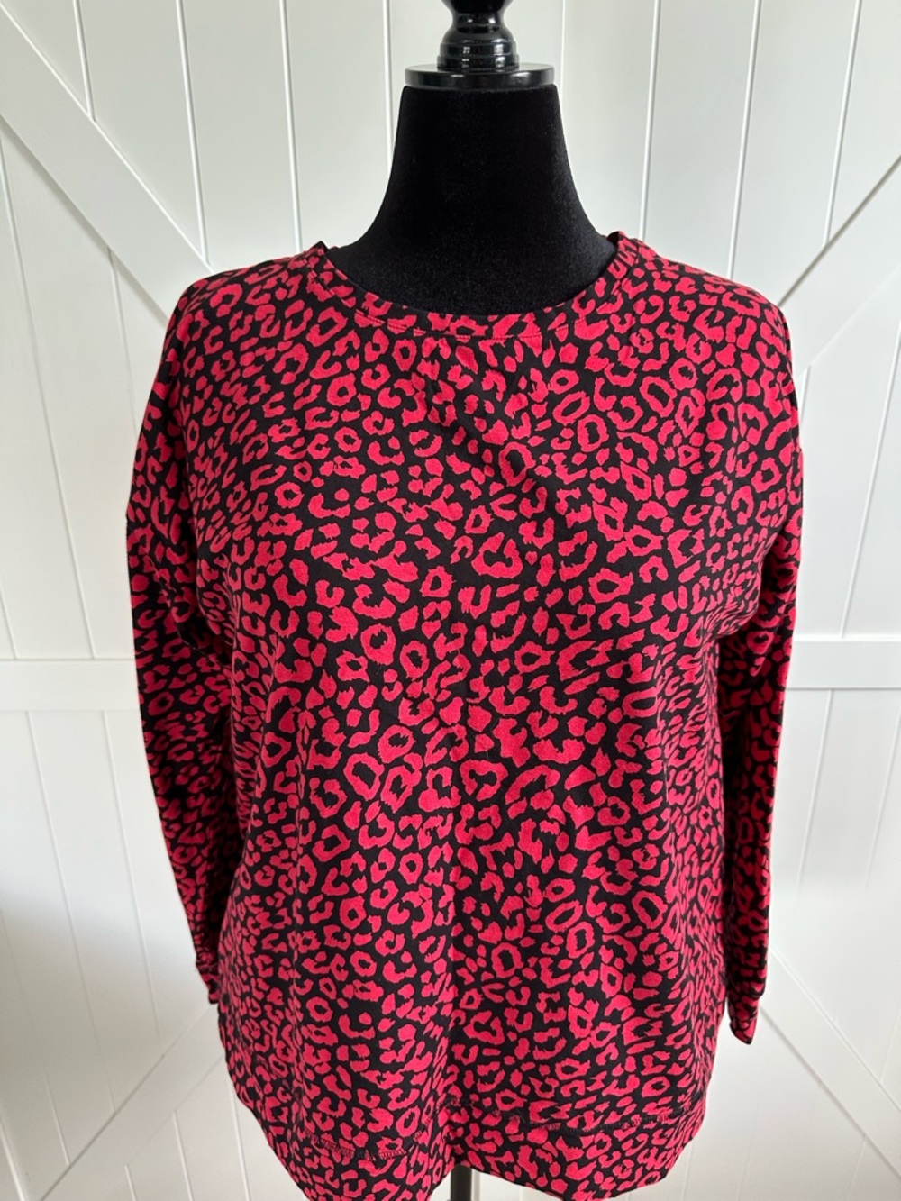 Chico’s Size 3 Zenergy Red Black Leopard Print Pullover Top Soft Stretch XL 16 - Picture 2 of 6